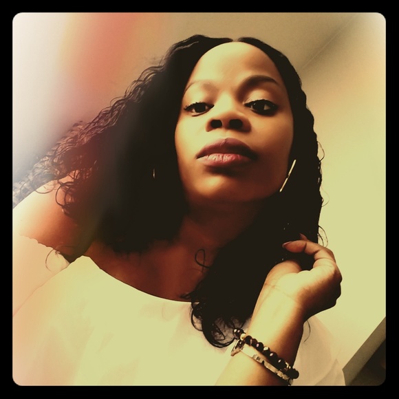 Meet your Posher, Jessica - Picture 1 of 1